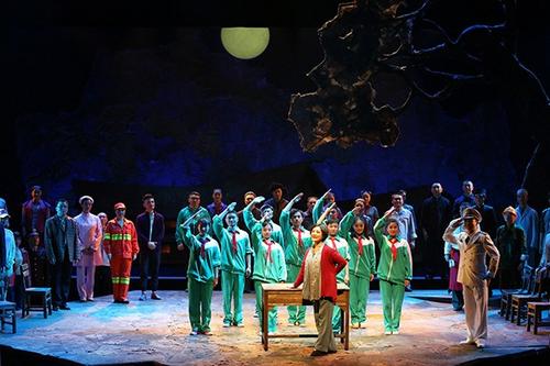 中國僑網(wǎng)《月亮粑粑》劇照 攝影:唐俠