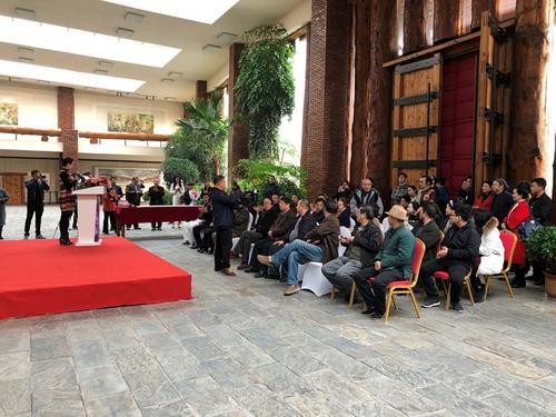 中國(guó)僑網(wǎng)旅美藝術(shù)家王鑫生中美藝術(shù)交流作品展開幕式