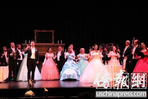 中國(guó)僑網(wǎng)歌劇《茶花女》演出劇照(美國(guó)《僑報(bào)》/杰克 攝)