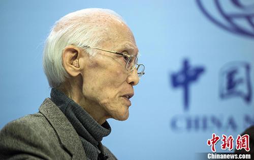 中國僑網(wǎng)資料圖:余光中。 中新社記者 駱云飛 攝