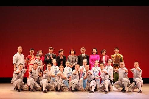 中國僑網(wǎng)合影。