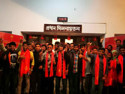 中國(guó)僑網(wǎng)當(dāng)?shù)孛癖妳⑴c電影展映活動(dòng)。