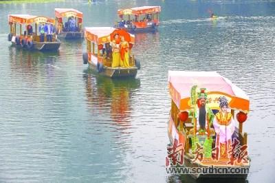 中國僑網(wǎng)2018年廣州水上花市系列活動(dòng)在荔枝灣拉開序幕。南方日報(bào)記者 肖雄 攝