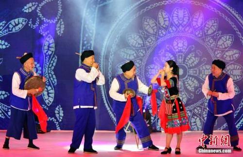中國僑網(wǎng)資料圖:當?shù)貢r間2017年8月28日,“感知中國——湖南文化走進法國”系列活動開幕式在法國巴黎布隆尼亞宮舉行中新社記者 龍劍武 攝