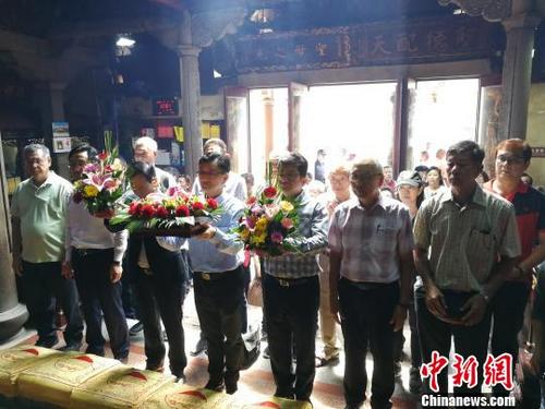 中國(guó)僑網(wǎng) 三獻(xiàn)儀式 ?!「邅喅伞z