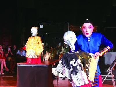 中國僑網(wǎng)張軍出演當(dāng)代昆曲《我,哈姆雷特》 項(xiàng)曉煒 攝