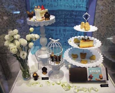 中國(guó)僑網(wǎng)大英博物館百物展期間,上海博物館制作的巧克力和曲奇餅干 (圖片來源:新民晚報(bào) 記者郭新洋 攝)