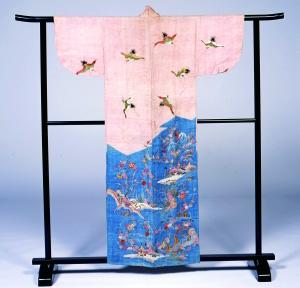 中國(guó)僑網(wǎng)江戶時(shí)期分染麻質(zhì)水邊風(fēng)景鶴紋單衣 首博/供圖