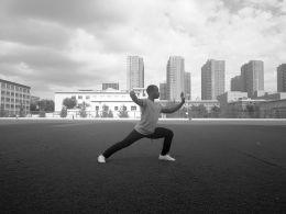 中國僑網(wǎng)練太極拳的非洲小伙馬可。