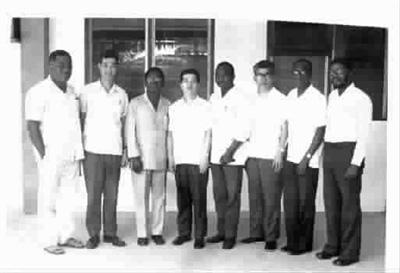 中國僑網(wǎng)第一期針灸班留影