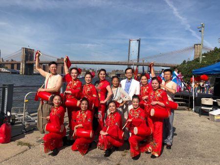 中國僑網(wǎng)芭蕾腰鼓《龍的歌》