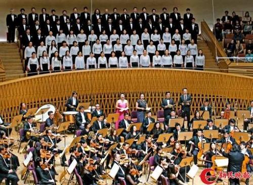 中國僑網(wǎng)圖說:中日合作吟唱《貝多芬第九交響曲音樂會》演出場景 新民晚報(bào)記者 郭新洋 攝