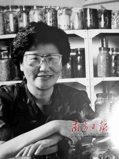 中國僑網(wǎng)郭福寧是中山醫(yī)學院00001號臨床醫(yī)學博士。受訪者供圖