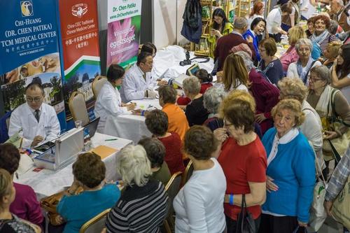 中國(guó)僑網(wǎng)(圖片來(lái)源:匈牙利岐黃中醫(yī)藥中心)