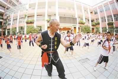 中國僑網(wǎng)東莞“非遺進校園”活動已形成品牌。