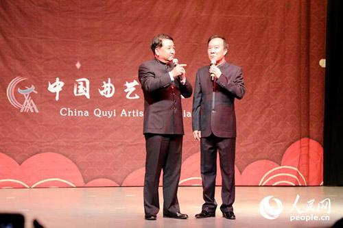 中國(guó)僑網(wǎng)姜昆和戴志誠(chéng)表演相聲《樂在其中》