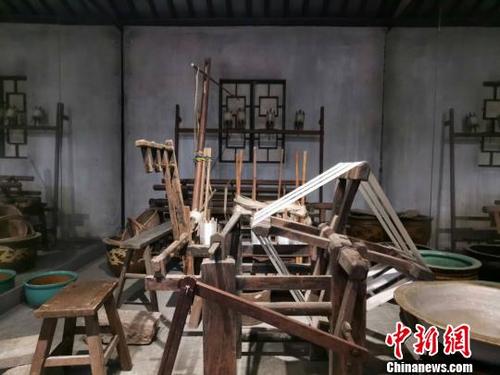 中國僑網(wǎng)老式繅絲車 施紫楠 攝
