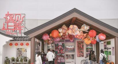 中國(guó)僑網(wǎng)“非物質(zhì)文化遺產(chǎn)暨中華老字號(hào)”文化展示項(xiàng)目上海展區(qū) (記者 陳夢(mèng)澤 攝)