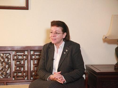 中國(guó)僑網(wǎng)希臘文化和體育部長(zhǎng)麗娜·門佐妮接受采訪(海外網(wǎng)/王棟 攝)