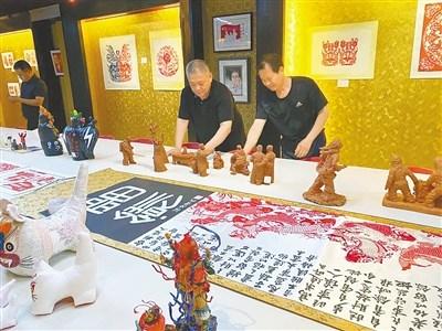 中國僑網(wǎng)(圖片來源:《鄭州日?qǐng)?bào)》/成燕 圖)