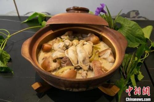 中國(guó)僑網(wǎng)汕尾特色粵菜“咸菜豬腳蠔”(資料圖)汕尾市人社局 供圖