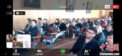 中國僑網(wǎng)圖為“中-白俄傳統(tǒng)醫(yī)藥文化云交流”線上活動(dòng)開幕。奚錦攝